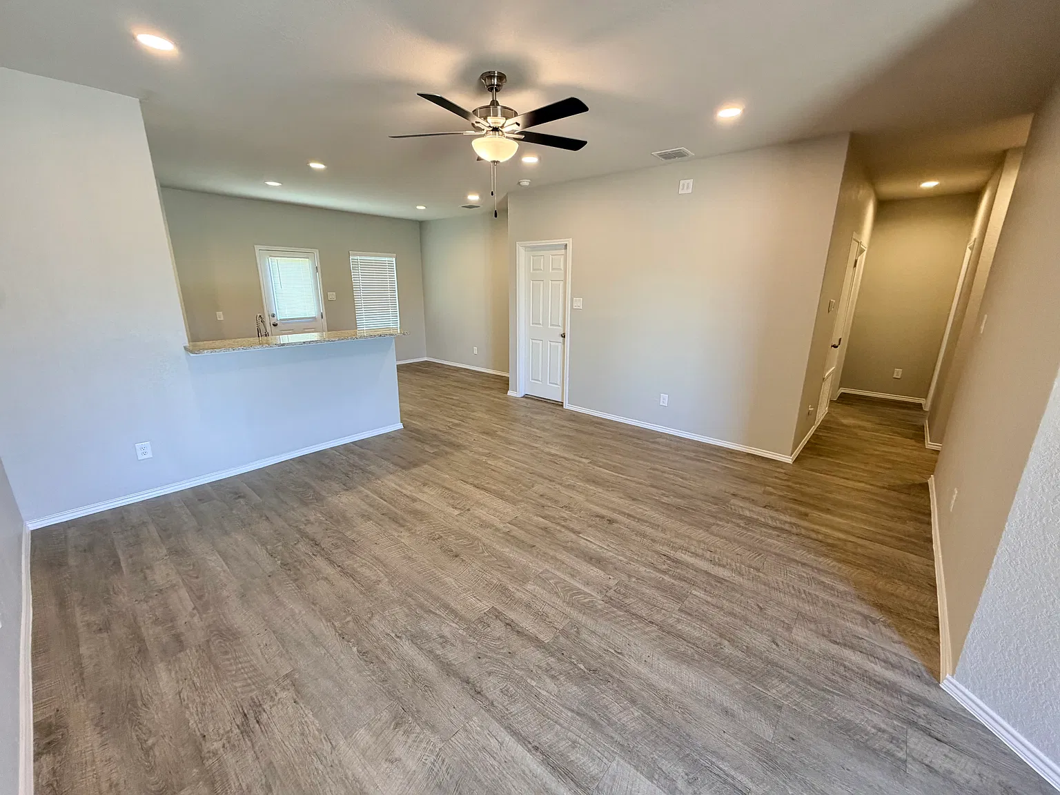 3 bed, 1300 sqft, $1,675 — Photo 2
