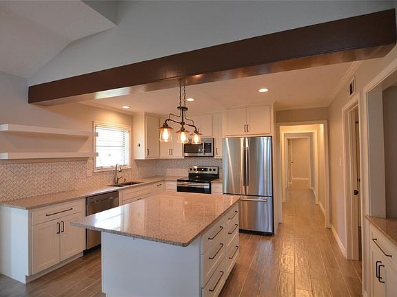 4th image of 19118 Challe Cir W