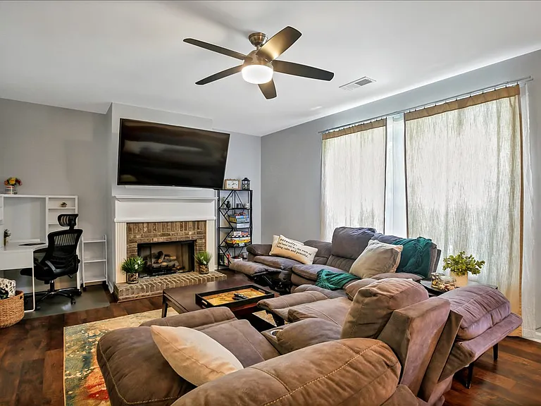 114 Creighton Ln — Photo 6