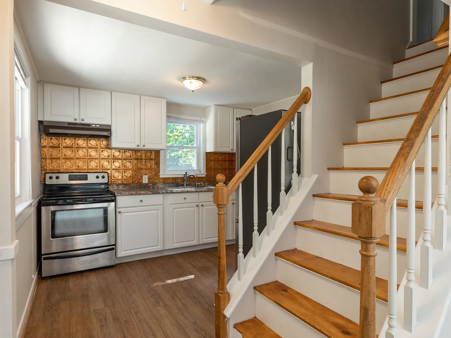 4 bed, 2.0 bath, 1440 sqft, $3,200 — Photo 3