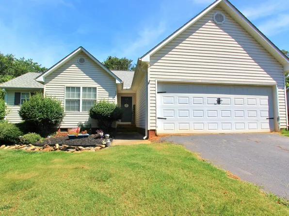 507 Hammett Rd, Wellford, SC 29385