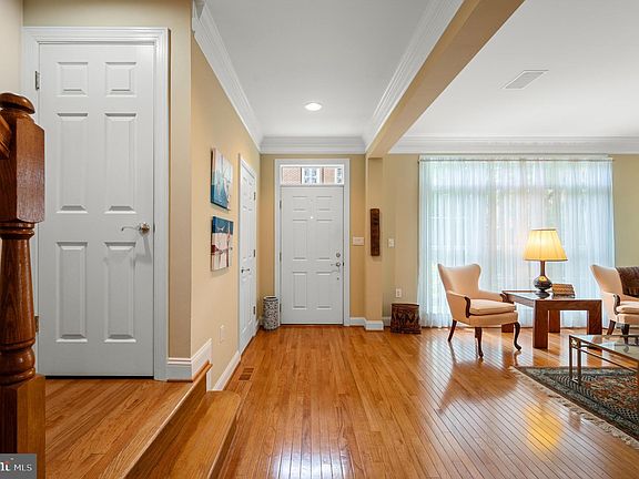 3rd image of 429 Park Ave