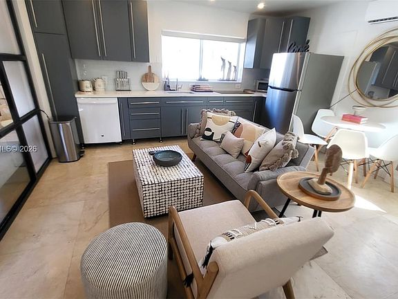 4th image of 338 Roosevelt St #1001
