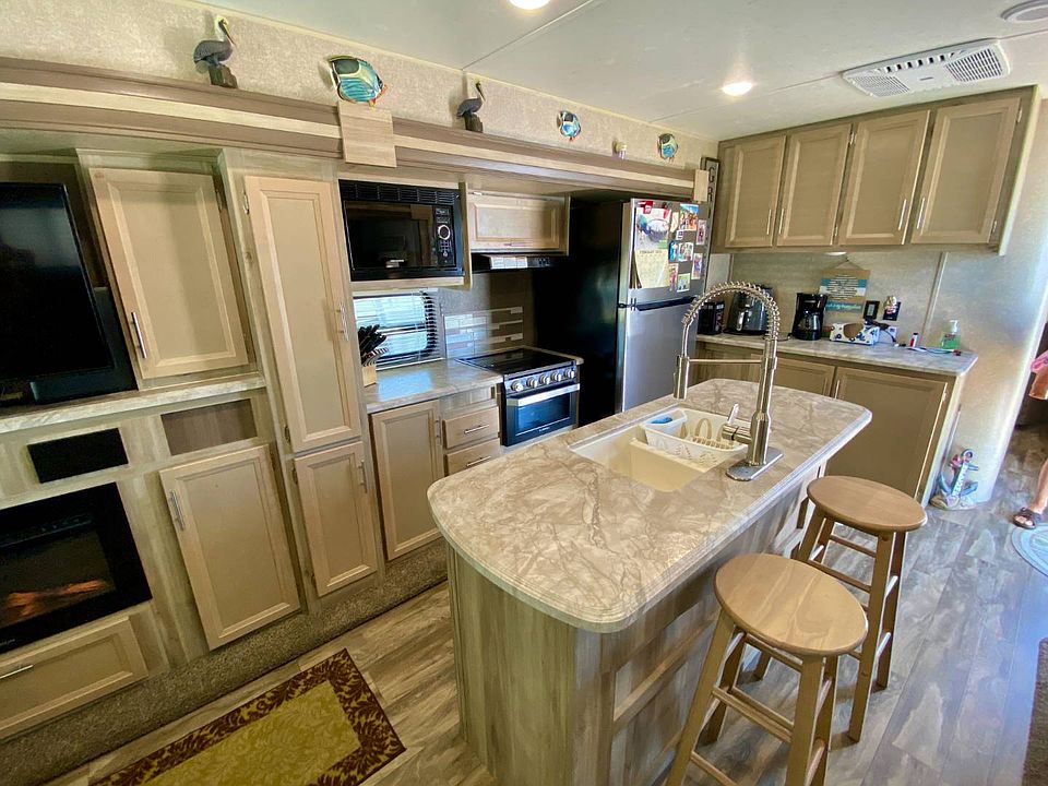 1st image of 559A Pescado Ln