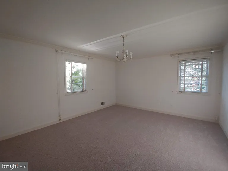1429 Laburnum St — Photo 17