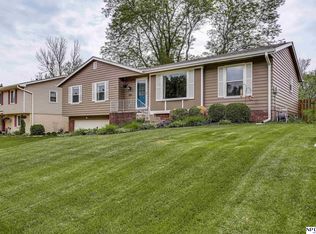 13611 Gold St, Omaha, NE 68144