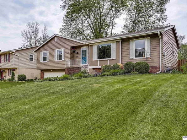 13611 Gold St, Omaha, NE 68144