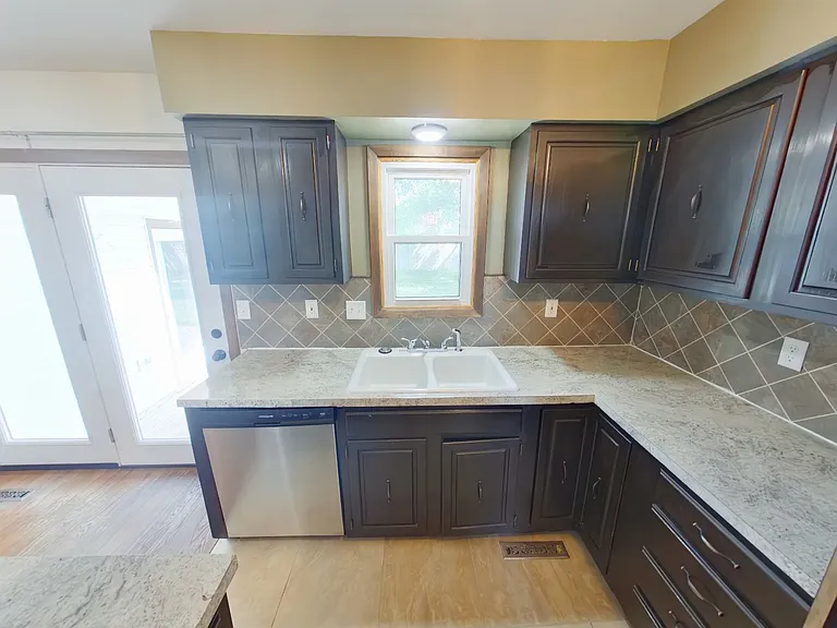 108 Aaron Dr — Photo 6