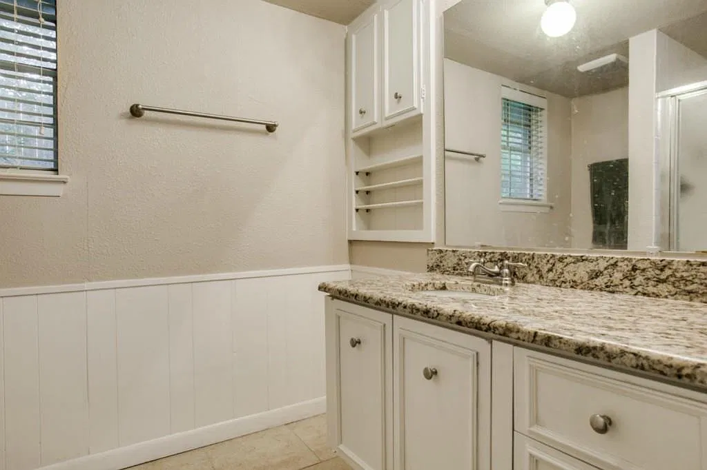 5 bed, 2498 sqft, $3,200 — Photo 1
