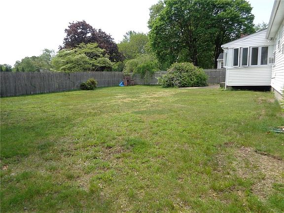 4th image of 61 Byron Ave E
