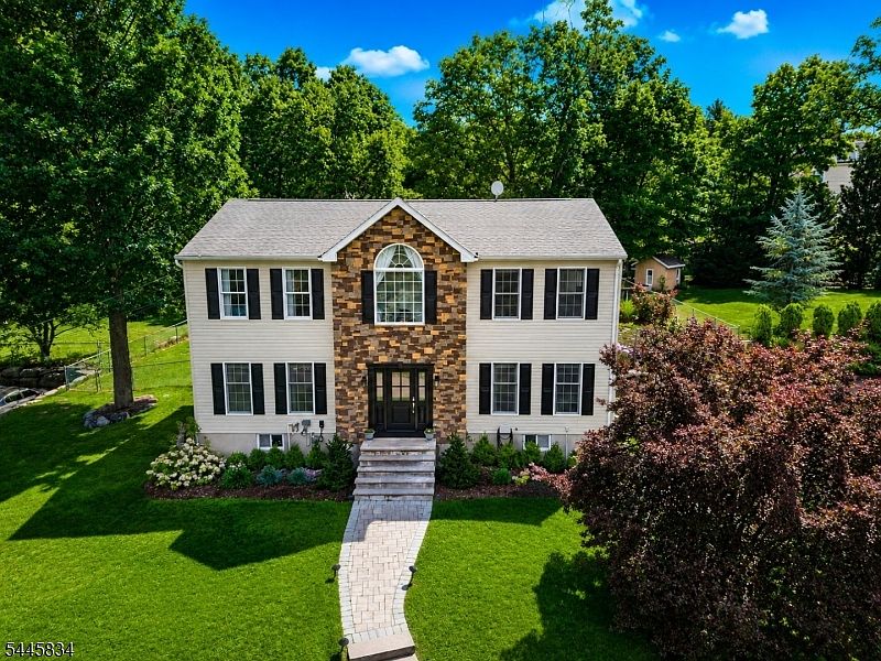 1st image of 8 Cross Oak Ln