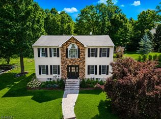 8 Cross Oak Ln, West Milford Twp., NJ 07480