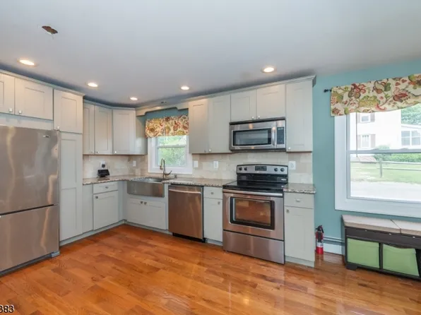 2 Palmer St, Newton Town, NJ 07860