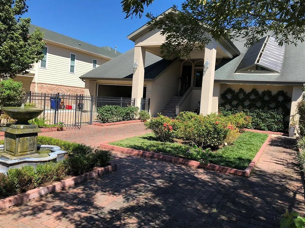 1443 Bayshore Dr — Photo 3
