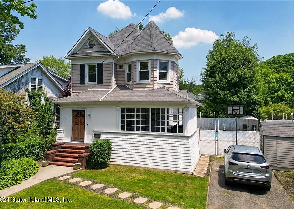 2nd image of 217 Guyon Ave