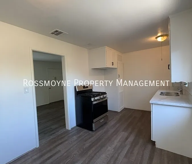 3107 Jeffries Ave — Photo 4