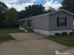 5123 Pelican Dr, Dubuque, IA 52001