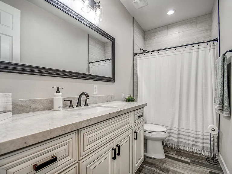 3216 E Sunnyside Ln — Photo 34