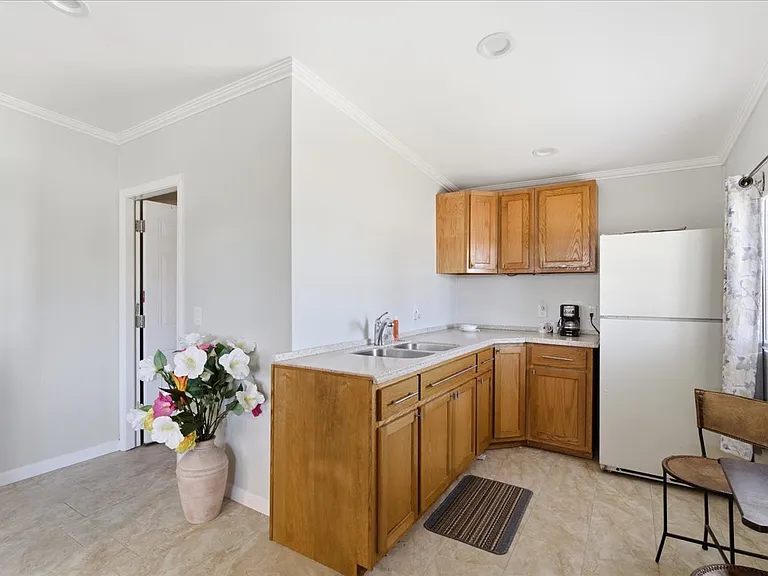 1032 Iris Ave #1 — Photo 5