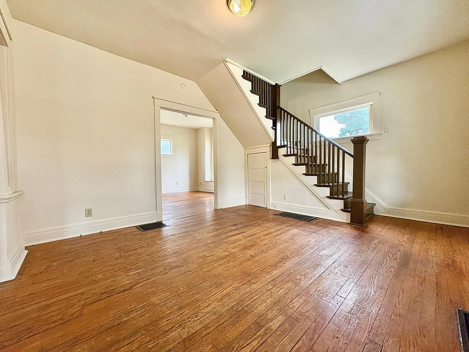 3 bed, 1.5 bath, 1352 sqft, $1,400 — Photo 4