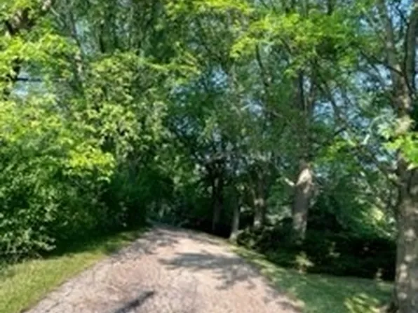 32865 N Us Highway 12, Volo, IL 60041