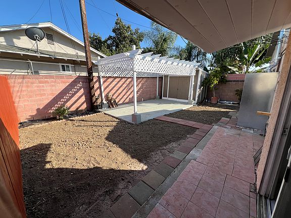 2nd image of 10120 Ruoff Ave