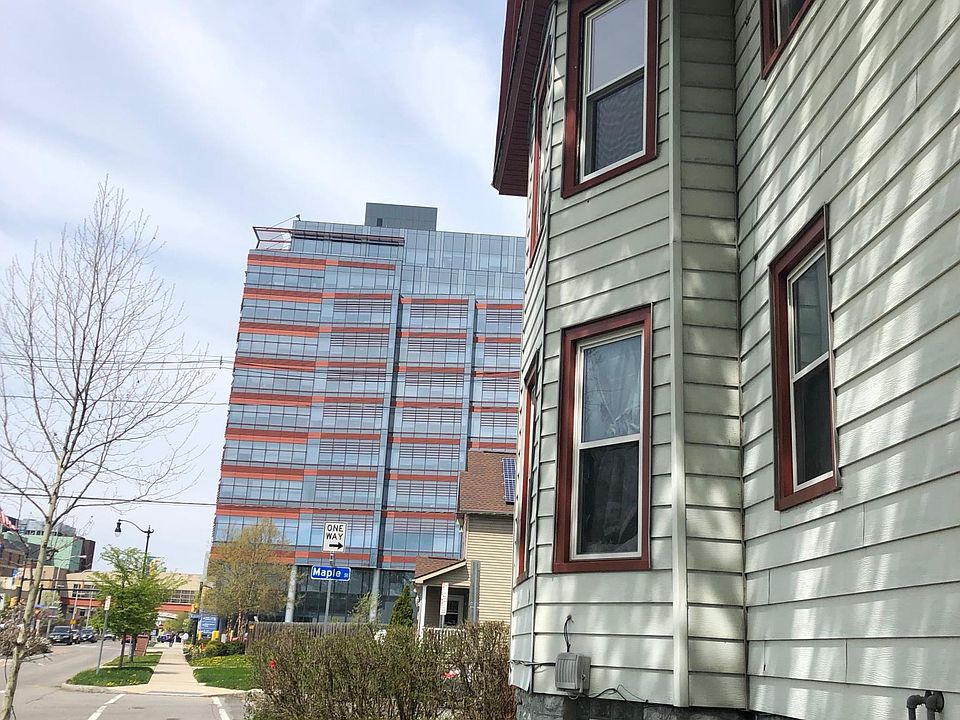 2nd image of 215 Maple Rd