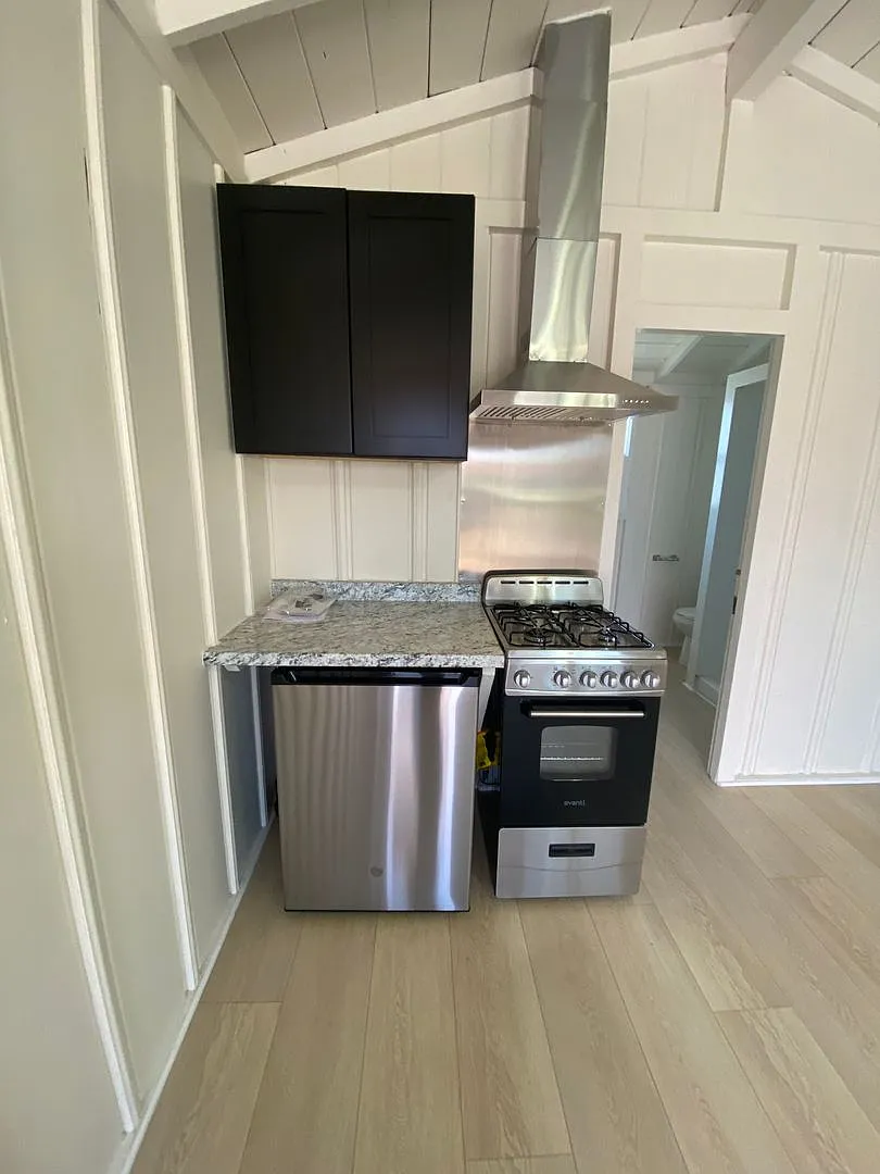 Studio Apartment Available now. Near Rosecrans and Sports Arena — Photo 2