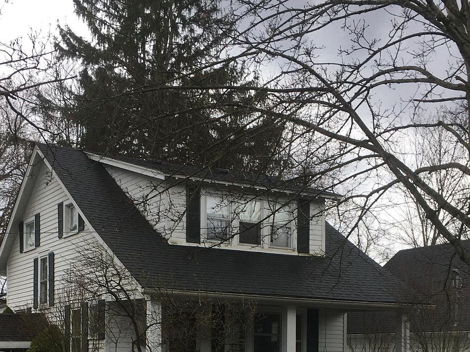 1st image of 121 Hall St