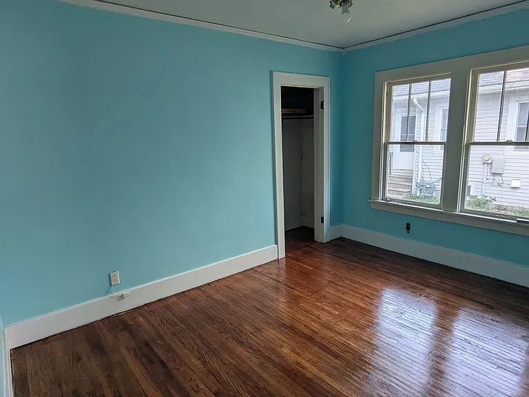 817 Western Ave — Photo 4