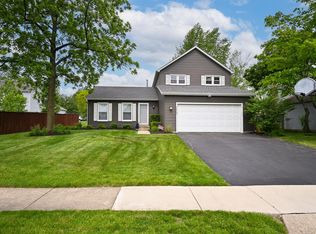 2068 Scottdale Cir, Wheaton, IL 60189