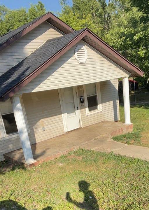 2nd image of 306 Laurel St
