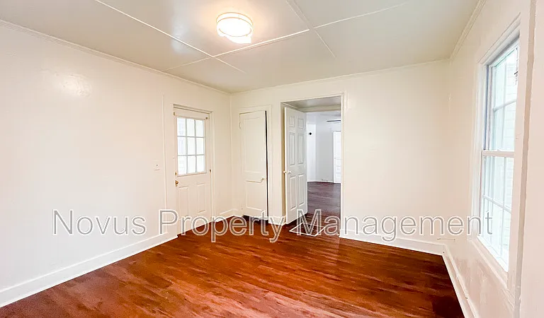 135 W Atlanta St — Photo 8