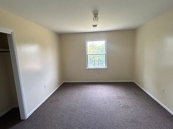 5th image of 30 Elm Ct #3
