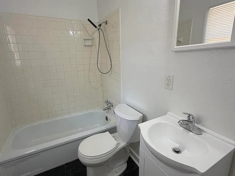 2841 Featherston Ave — Photo 7
