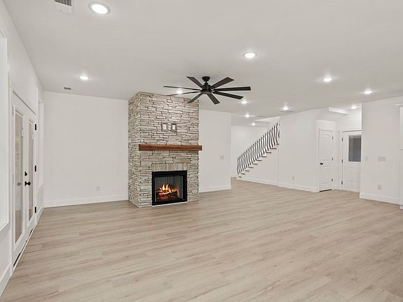 4th image of 129 Faulkner Cir