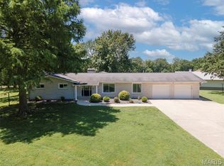 5 Lakeshore Dr, New Baden, IL 62265