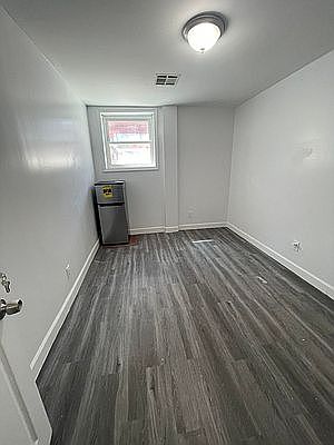 1st image of 386 Chauncey St #B2