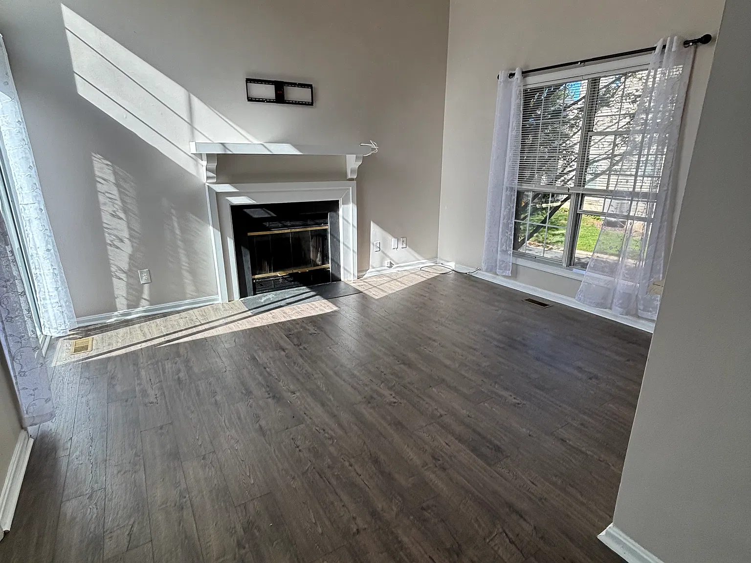 4 bed, 2281 sqft, $3,195 — Photo 4