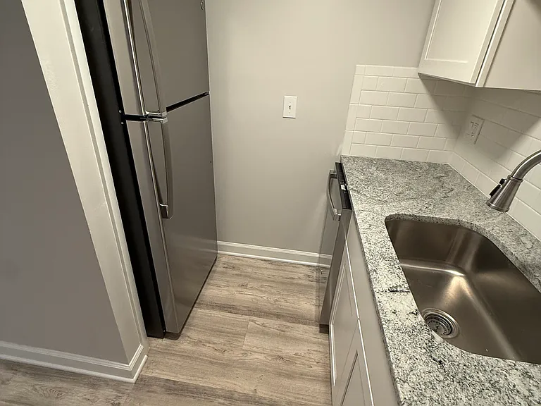 2529 W Medill Ave #G — Photo 5
