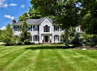 450 Woodview Trl, Aurora, OH 44202