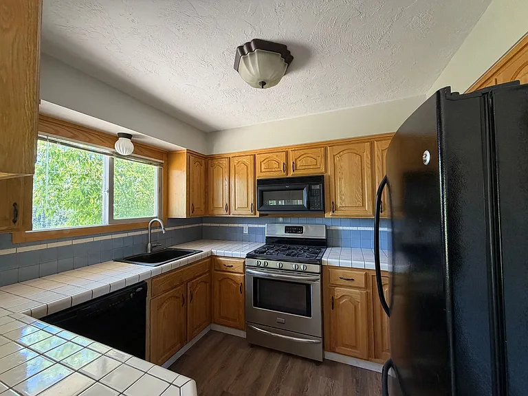 60 E Dogwood St — Photo 14