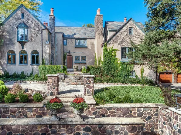 14225 Juneau BOULEVARD, Elm Grove, WI 53122