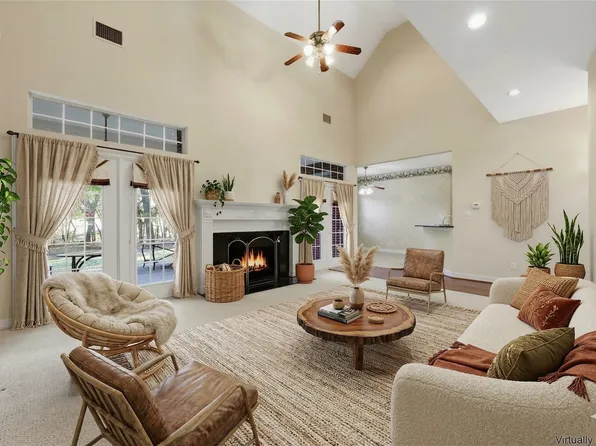 1860 Plum Creek Dr, Midlothian, TX 76065