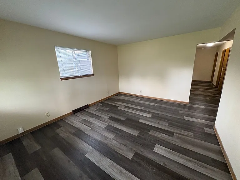 2426 N Delaware Ave — Photo 3