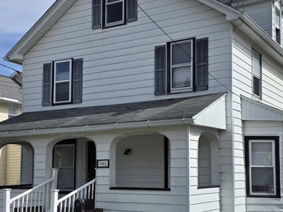 302 Squires Ave