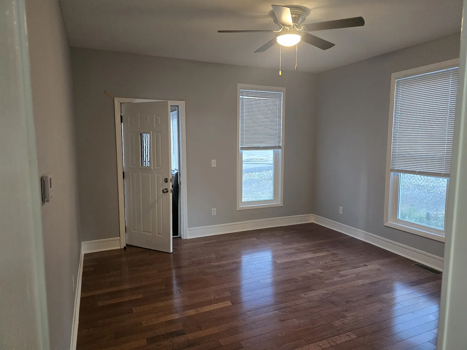2 bed, 750 sqft, $900 — Photo 2