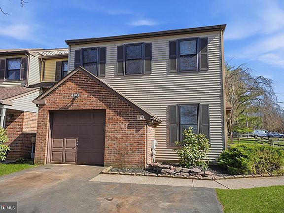 3rd image of 127 Parkview Way