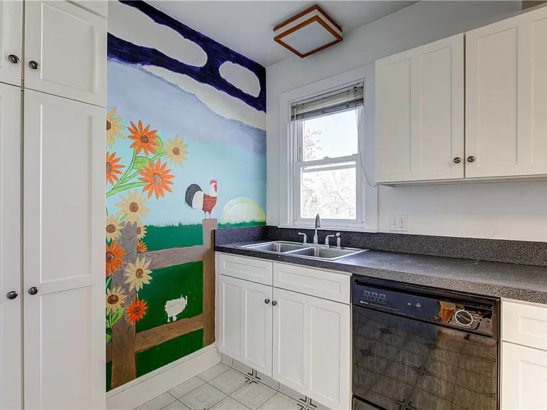 577 Spring St — Photo 15