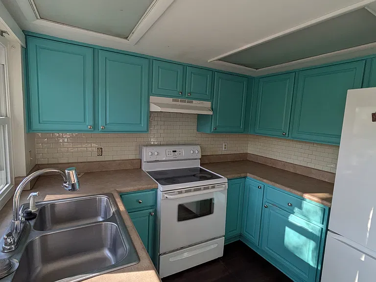 1221 Wellington Ln — Photo 6